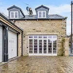 Luxury Mews House In *