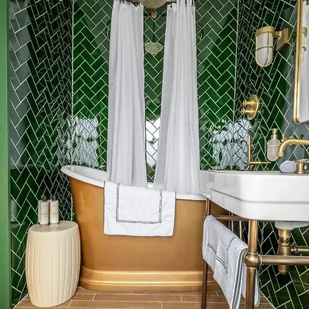 Дом отдыха Luxury Mews House In *