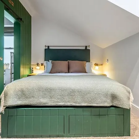 Luxury Mews House In