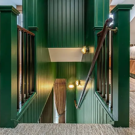 Дом отдыха Luxury Mews House In *